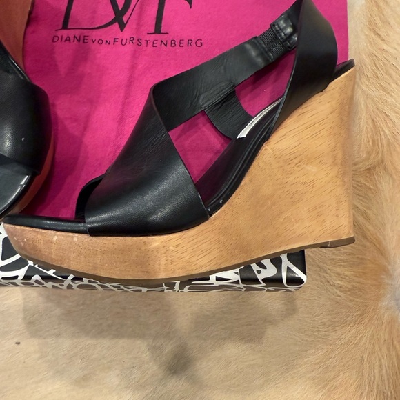 DVF Sunny Wedge Sandals with wood heel Slingback and Open-Toe Design - Picture 4 of 6